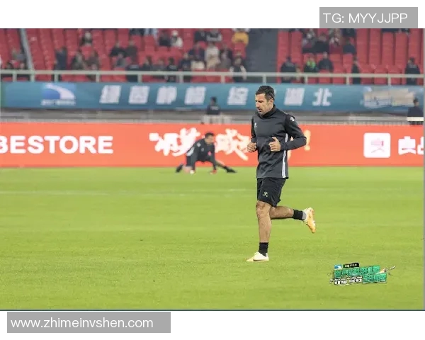 足球明星与中国舞女孩的梦幻联动探索她们背后的故事与魅力