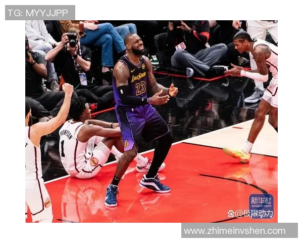 NBA篮球明星激战赛场展现超凡技艺与团队合作的精彩瞬间